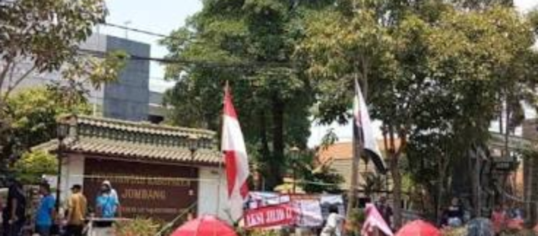 FRMJ Bertahan di Depan Pemkab Jombang, Pemkab Mulai Kumpulkan OPD